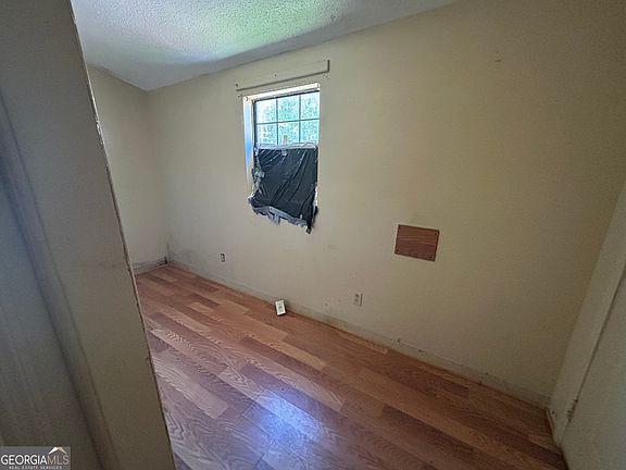 4th image of 223 Academy St
