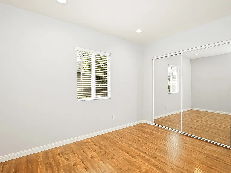 6528 Beeman Ave — Photo 10