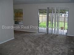 4th image of 952 Serenade Dr