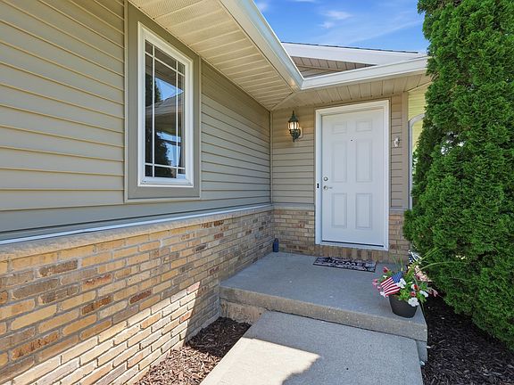 5th image of 1051-1053 Tamarack Way