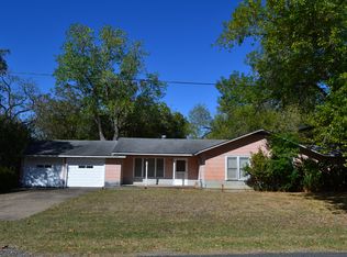 329 E 9th St, Yorktown, TX 78164