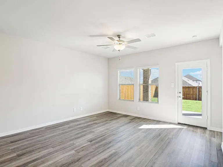 516 Ezra Ln — Photo 5