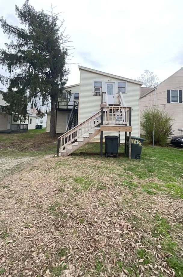 Preleasing For August! Close To Campus — Photo 2