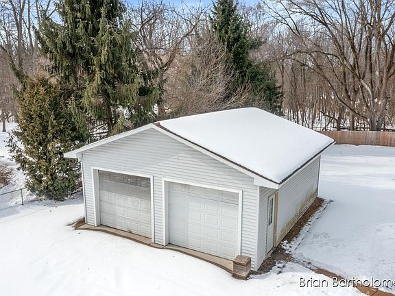 3rd image of 6905 Northland Dr NE