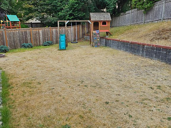 5th image of 13025 NE 198th Ct