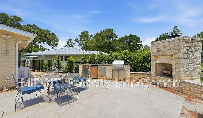 156 Trelawney St — Photo 56