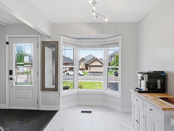 4th image of 4804 John St