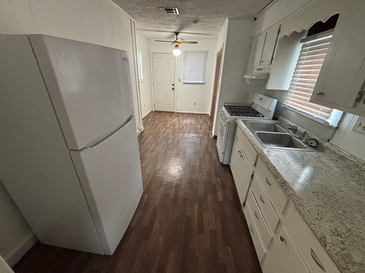 3 bed, 1006 sqft, $1,100 — Photo 3