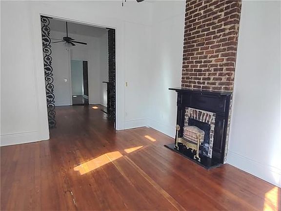 3rd image of 2812 Banks St