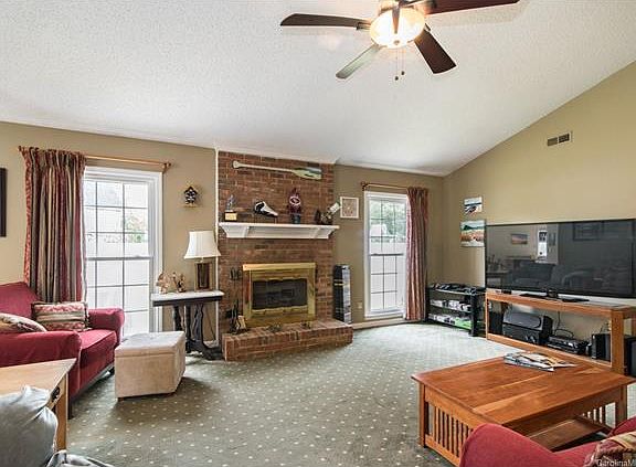 3rd image of 13506 Thicket Ct