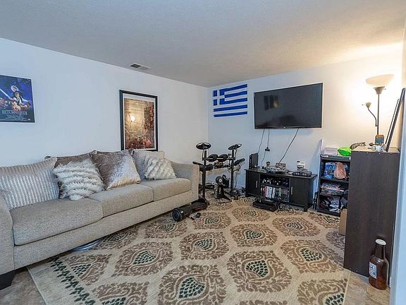 4th image of 54449 Maple Lane Ave