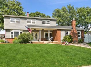 1319 N Columbine Dr, Mount Prospect, IL 60056