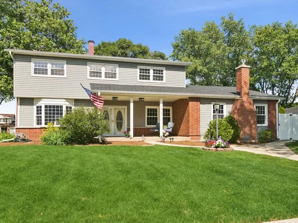 1319 N Columbine Dr, Mount Prospect, IL 60056