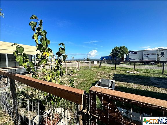 5th image of 61 Bay Front Ln