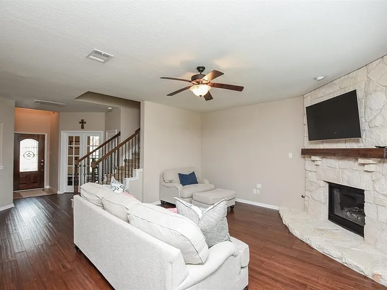 7002 Edwanna Ln — Photo 6