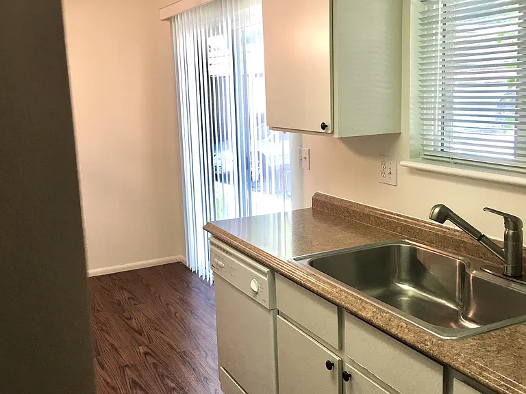359 N 100 W #4 — Photo 3