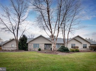 8166 Valley Rd, Fogelsville, PA 18051
