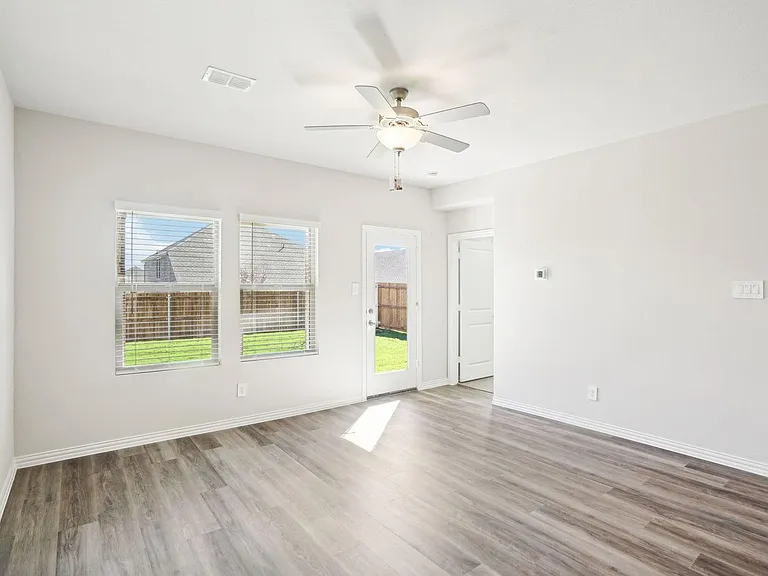 516 Ezra Ln — Photo 11