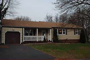 Home for Sale in Lopatcong Twp, New Jersey $279,900