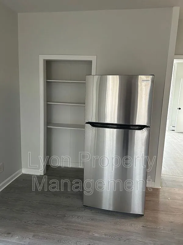 2 bed, 1.0 bath, $1,550 — Photo 3