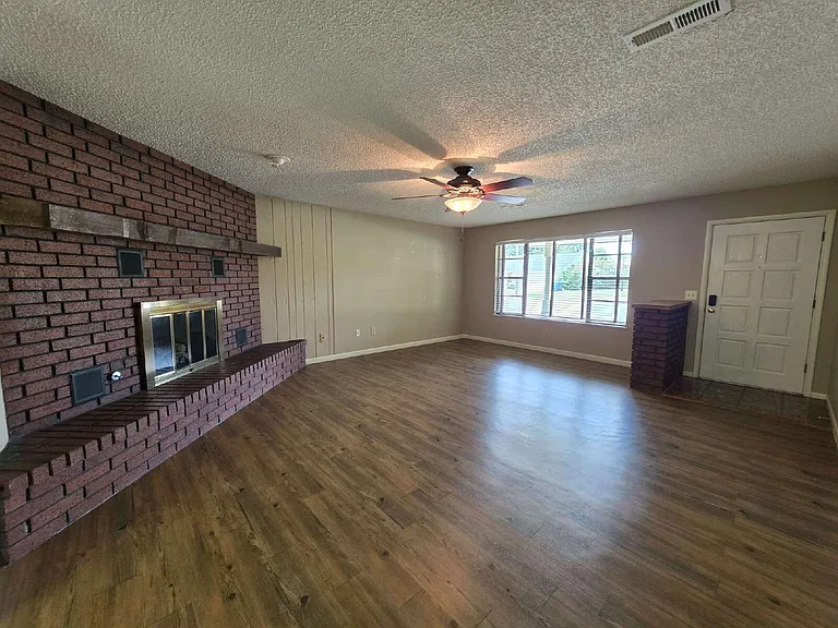 1806 SE Lawrence St — Photo 3