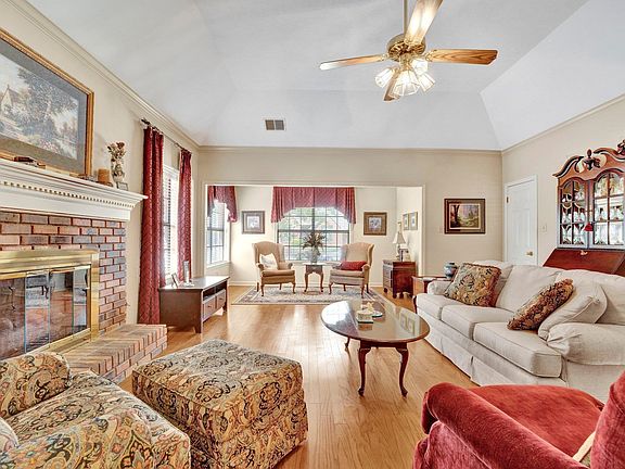 3rd image of 915 Waif Woods Ln
