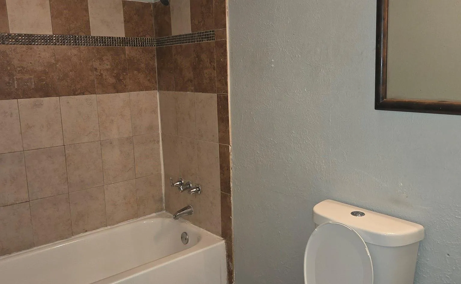 3 bed, 2.0 bath, 1208 sqft, $1,300 — Photo 4