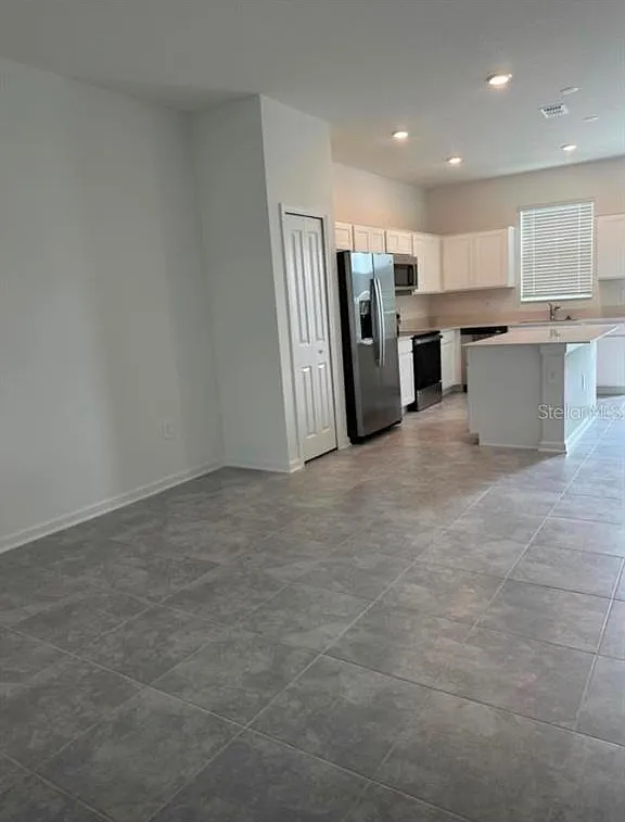 4 bed, 3.5 bath, 1944 sqft, $2,450 — Photo 2