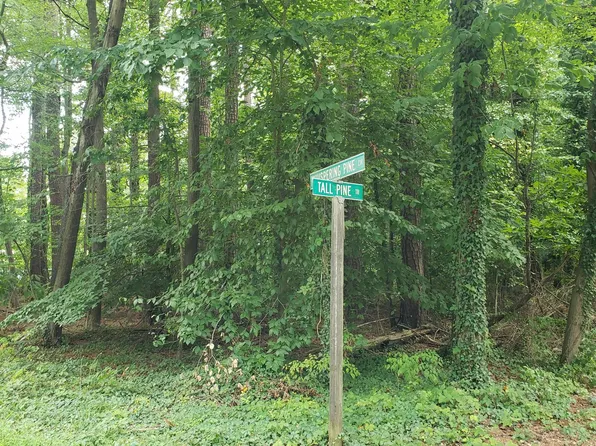 833 Whispering Pine Cir, Lusby, MD 20657