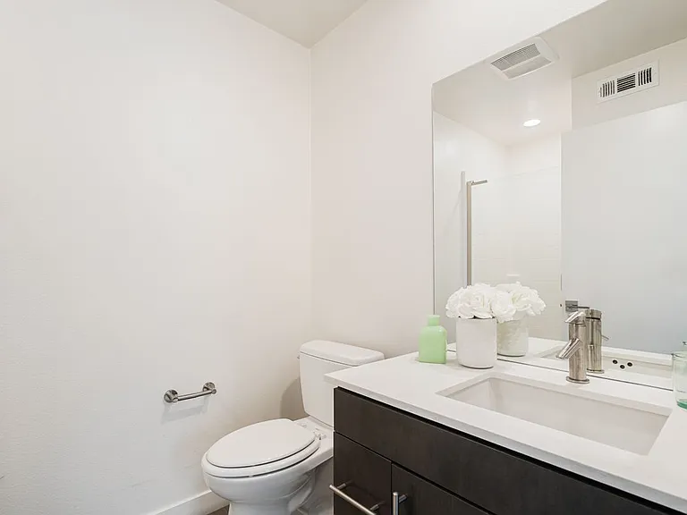 2700 E Chaucer St #14 — Photo 28