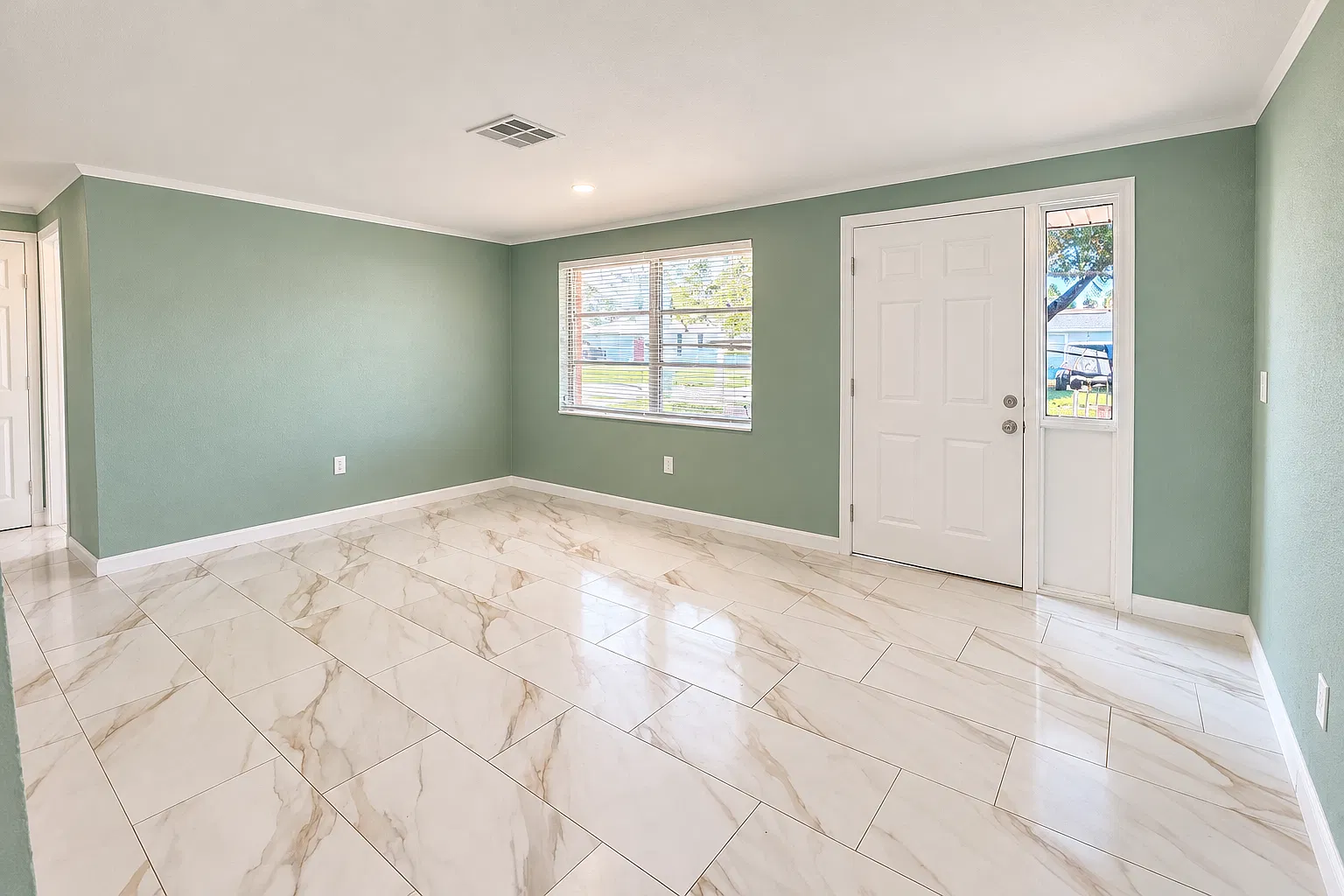 2 bed, 2.0 bath, 1042 sqft, $1,550 — Photo 2