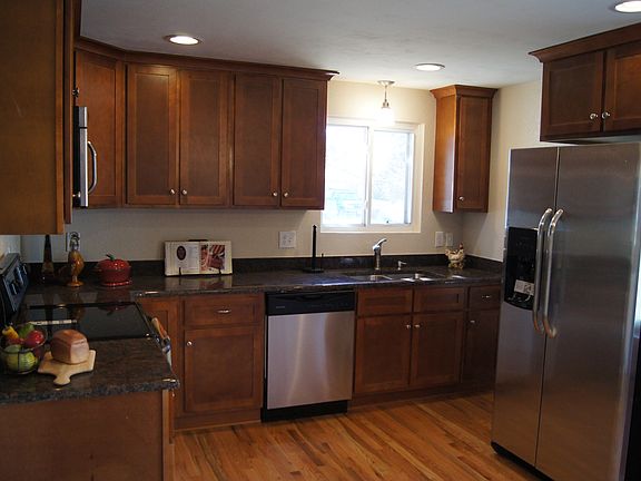 4th image of 1499 S Allison St