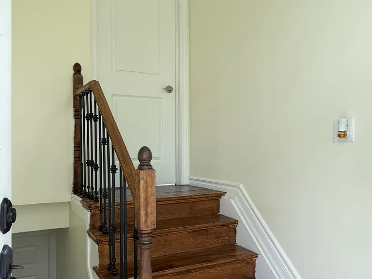 41 Aurora Heights Dr — Photo 1