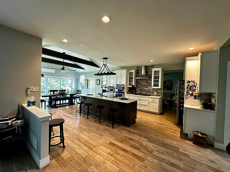 1043 Nicole Dr — Photo 4