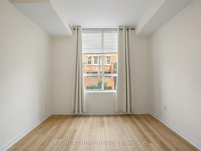 1000 King St W #220 — Photo 12