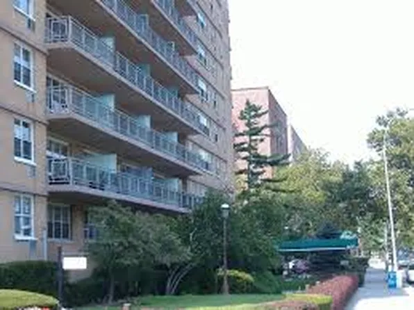 2650 Ocean Parkway image 1 of 12
