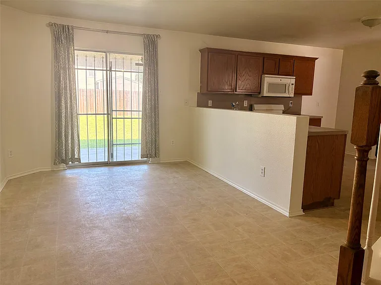 7806 Maverick Trace Ln — Photo 5