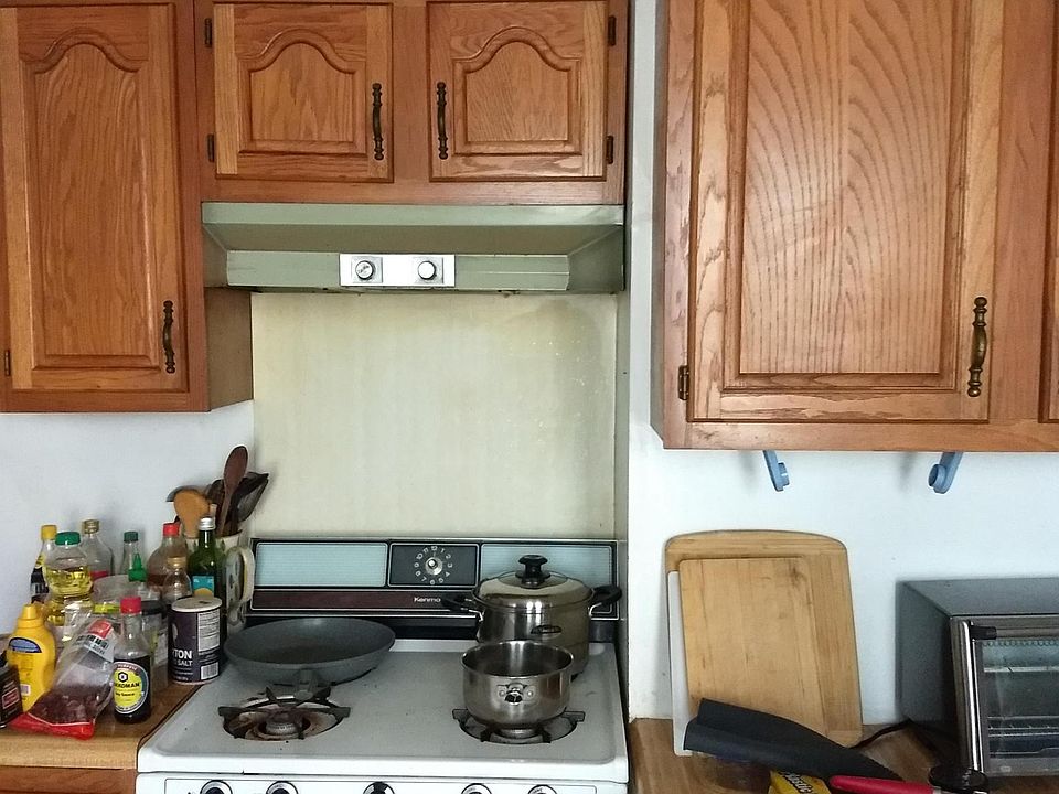 2nd image of 611 Stoughton St