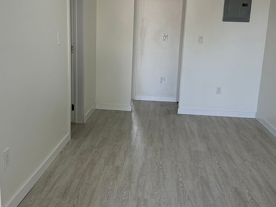 1st image of 954 NW 34th Ave #4
