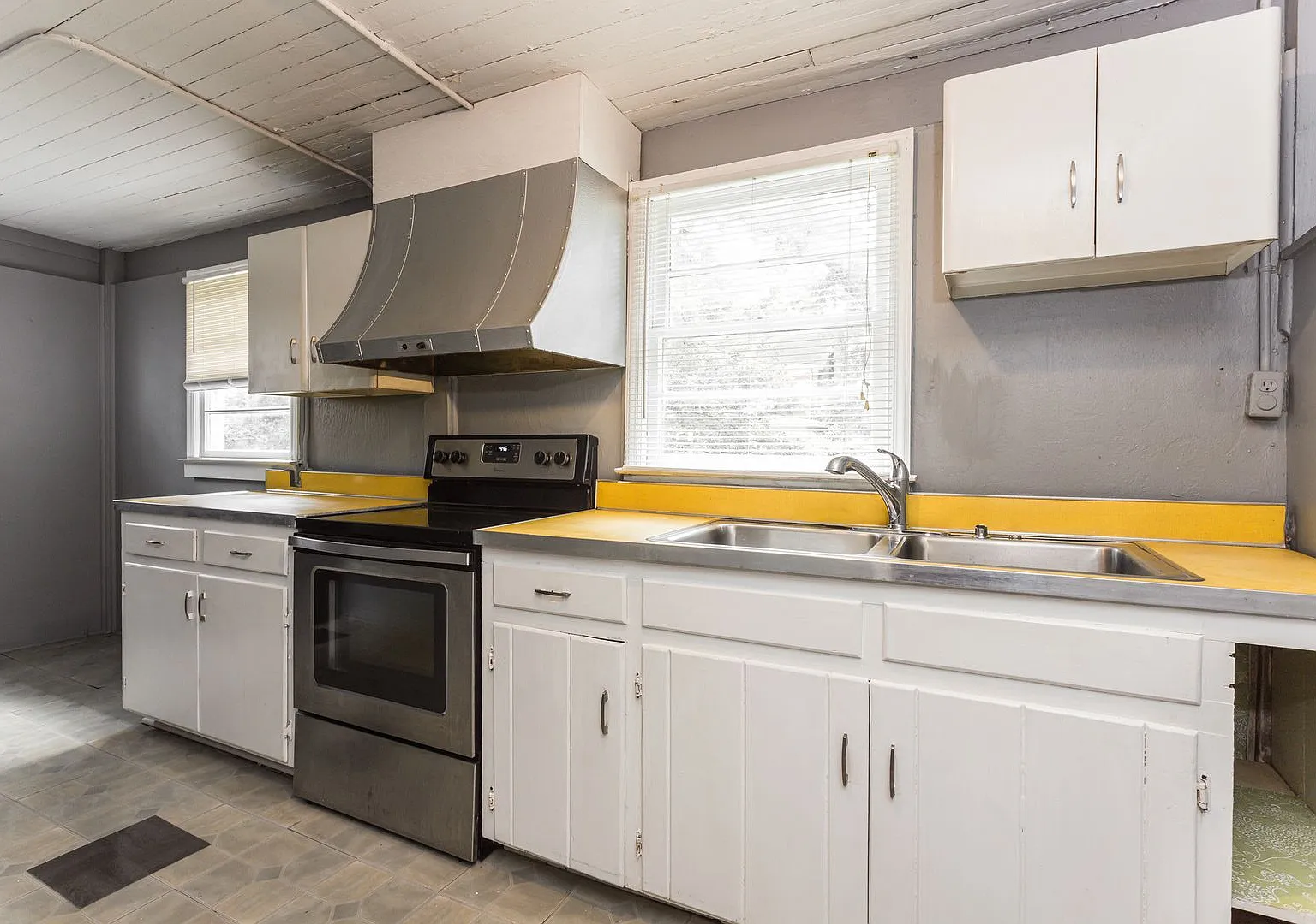 $200 Off First Months Rent | Your Ideal Classic Home — Photo 2