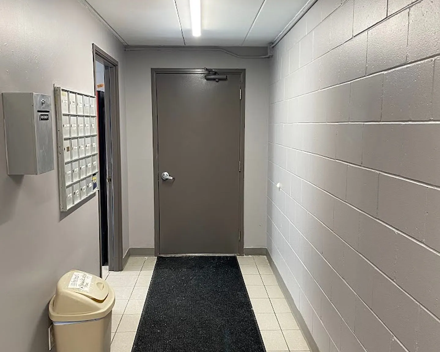 Courtyard Apartments — Photo 1