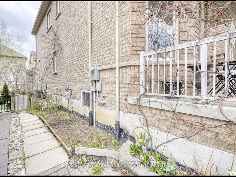 20 Seiffer Cres #BASEMENT — Photo 2
