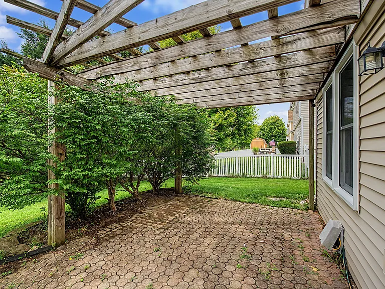 2242 Rosina Dr — Photo 49