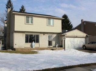 39732 Pinebrook Dr, Sterling Heights, MI 48310