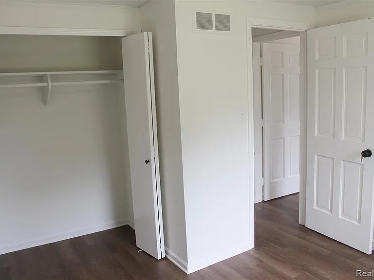 7246 Saint Auburn Dr — Photo 38
