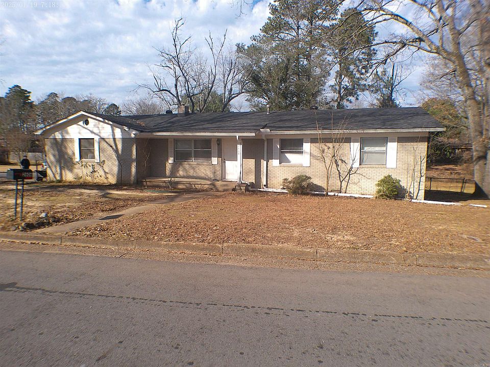 1st image of 2606 Lynwood Dr