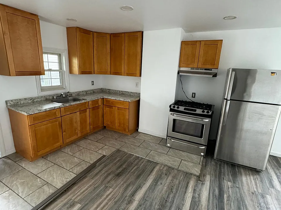 169 Temple St #2R