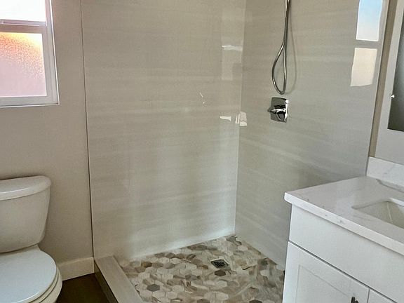 5th image of 4910 Marion Ave #B
