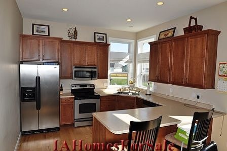 Kitchen - Stainless Steel Appliances Included
