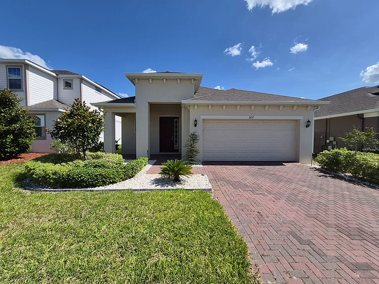 1257 Hendon Loop — Photo 1